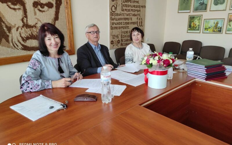 photo_5213463060776340997_y