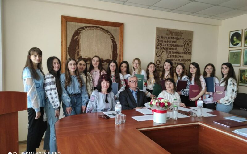 photo_5213463060776340998_y