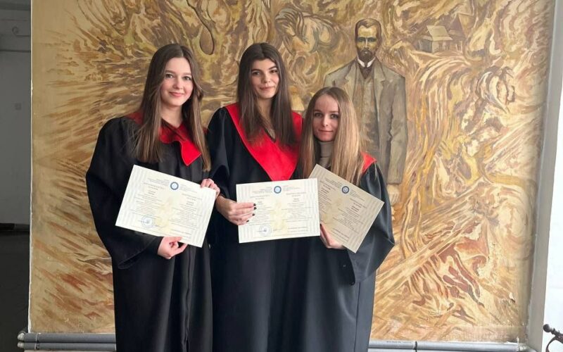 photo_5298742286433244524_y